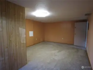 Large bedroom downstairs with Walk in closet