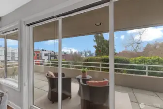 Large covered patio off Living room.Space for a dining table, a BBQ. Dine al fresco!