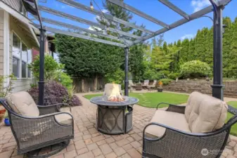 Patio and pergola right off kitchen dining nook
