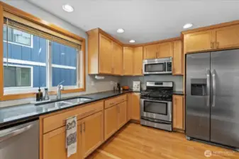Lots of kitchen cabinet & counter space!