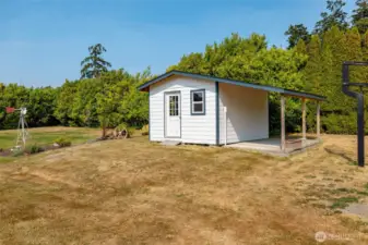 Large studio outbuilding, with power.