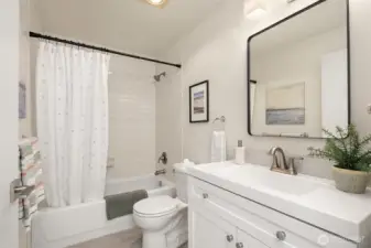 Bright and airy full bath