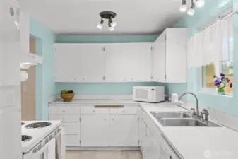 Kitchen. Refridgerator is 1 year old