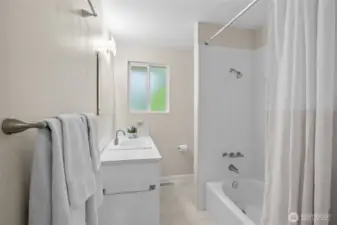 Full bathroom, next to the bedrooms