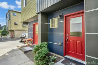 Welcome to this GORGEOUS Columbia City Townhome!