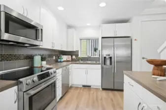 All appliances stay!