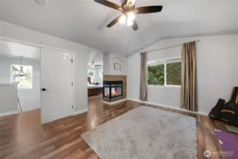Primary has a sitting room/infant/workout/....many possibilities