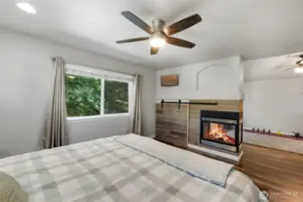Primary bed can go in either room in the 2 room suite.