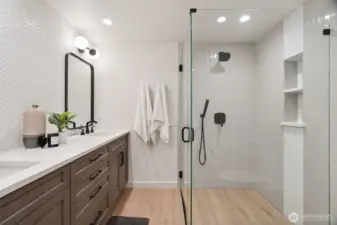 Lower level bath.