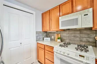 The washer and dryer and additional storage are located behind the pantry door.