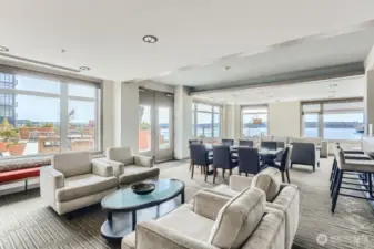 The Club Room, adjacent to the rooftop terrace includes wifi, big screen TV, full kitchen, large gas fireplace and multiple gathering areas. Enjoy unobstructed westerly views from this room.