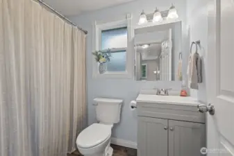 Full main bath