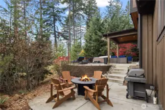 BBQ and firepit, too!
