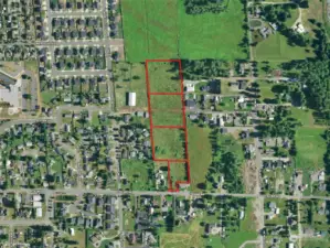 Birdseye view with the approximate boundaries of the property in red.