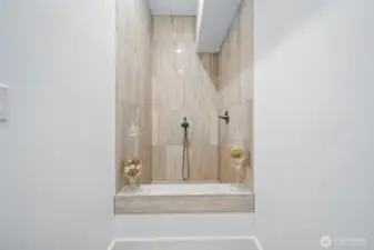 Lower level w/laundry rm
