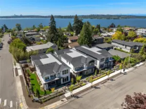 Excellent location, a short walk to downtown Kirkland & three blocks to Heritage Park!