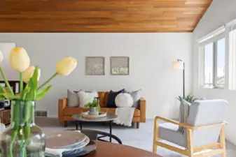 Vacant upper level is ready to move in