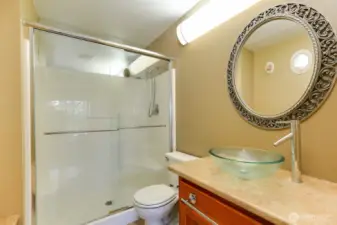 Downstairs bathroom with bench