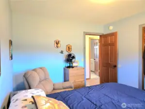 2nd bedroom.