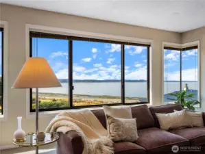 The view changes with the seasons and the weather. Imagine seeing the tranquil summer waters and the raging storms in the winter. You will never get bored.