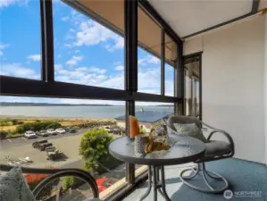 Enjoy the outdoors no matter the time of year or what the weather is. Open the sliding windows to let the salty air breeze in.