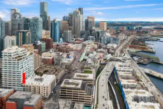 Just steps to everything wonderful about the downtown corridor!