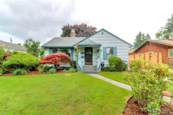 Charming oasis in downtown Sumner.