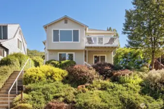 Contemporary home sited up off the street  to take advantage of   the territorial views. great urban location. The