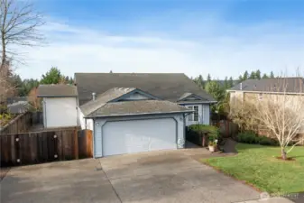 Large driveway for all your guests