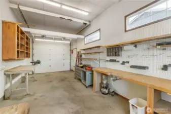 Got projects? This spacious workshop will fulfill all your needs