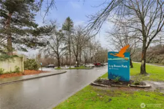 Steps away from the Park, Burke Gilman trail and Marina