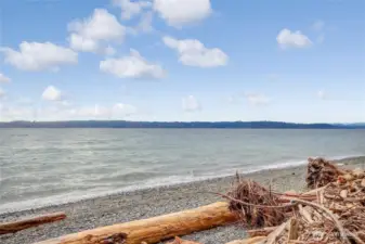 This property comes with community waterfront access!