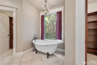 Primary Ensuite W/2 Walk-in Closets