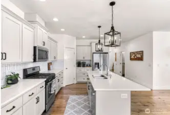 All appliances remain! Move in ready