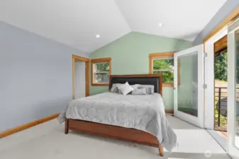 primary suite, king size bed with 2 walk in closets