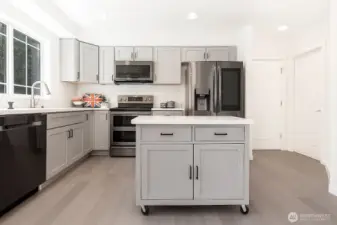 Remodeled kitchen with a virtual staged mobile island