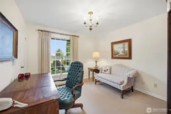 Den/office or 4th bedroom