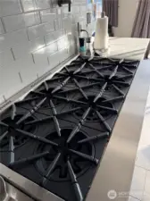 This kitchen is a chef's kiss!