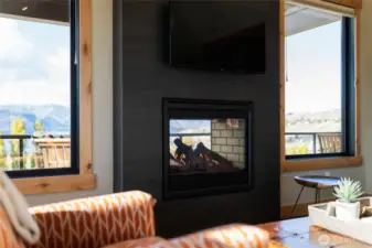 Double-sided fireplace