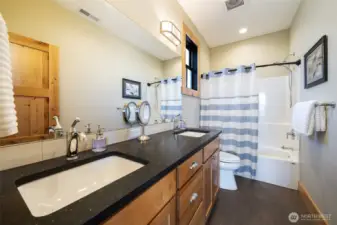 Primary suite bath