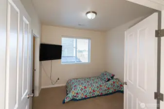 Main Floor Bedroom w/walk-in closet