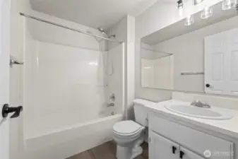 Large main bath!