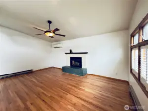 Living room, vaulted ceilings, refinished hardwood floors, mini-spilt, fireplace, ceiling fans, one story layout, walkable neighborhood