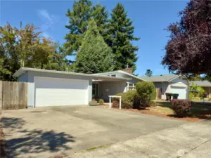 3038 Louisiana St, One level, garage, driveway parking, covered patio, mature landscaping, walkable neighborhood, refinished hardwood floors, move-in ready