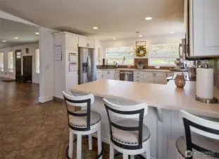 Kitchen with breakfast bar