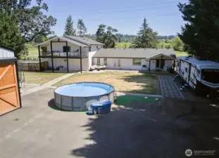 Huge fenced Backyard - great for BBQ's and Entertaining