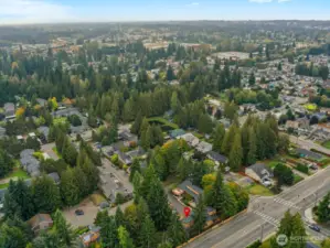 Easy access to I-5, Silver Lake, dining, shopping and all of your other amenities.