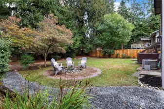 Outdoor sunken firepit