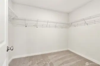 Disclaimer Secondary photos of same floor plan on different lot in different community: Photos are from another Luna, finishes, upgrades, and features may vary.