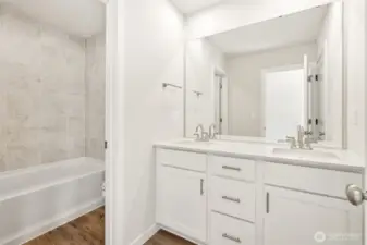 Disclaimer Secondary photos of same floor plan on different lot in different community: Photos are from another Luna, finishes, upgrades, and features may vary.